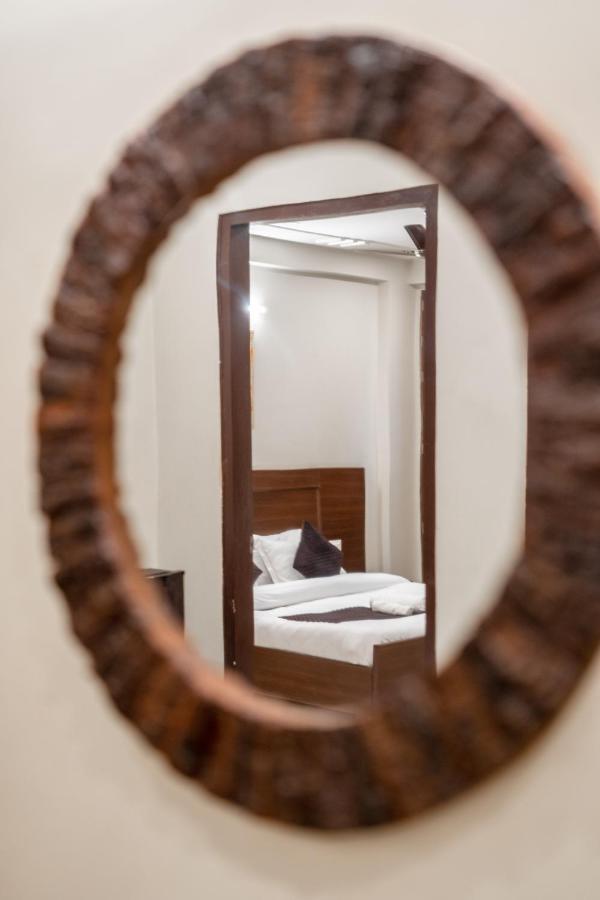 The Lodgers 2 Bhk Serviced Apartment Infront Of Artemis Hospital Гургаон Екстериор снимка