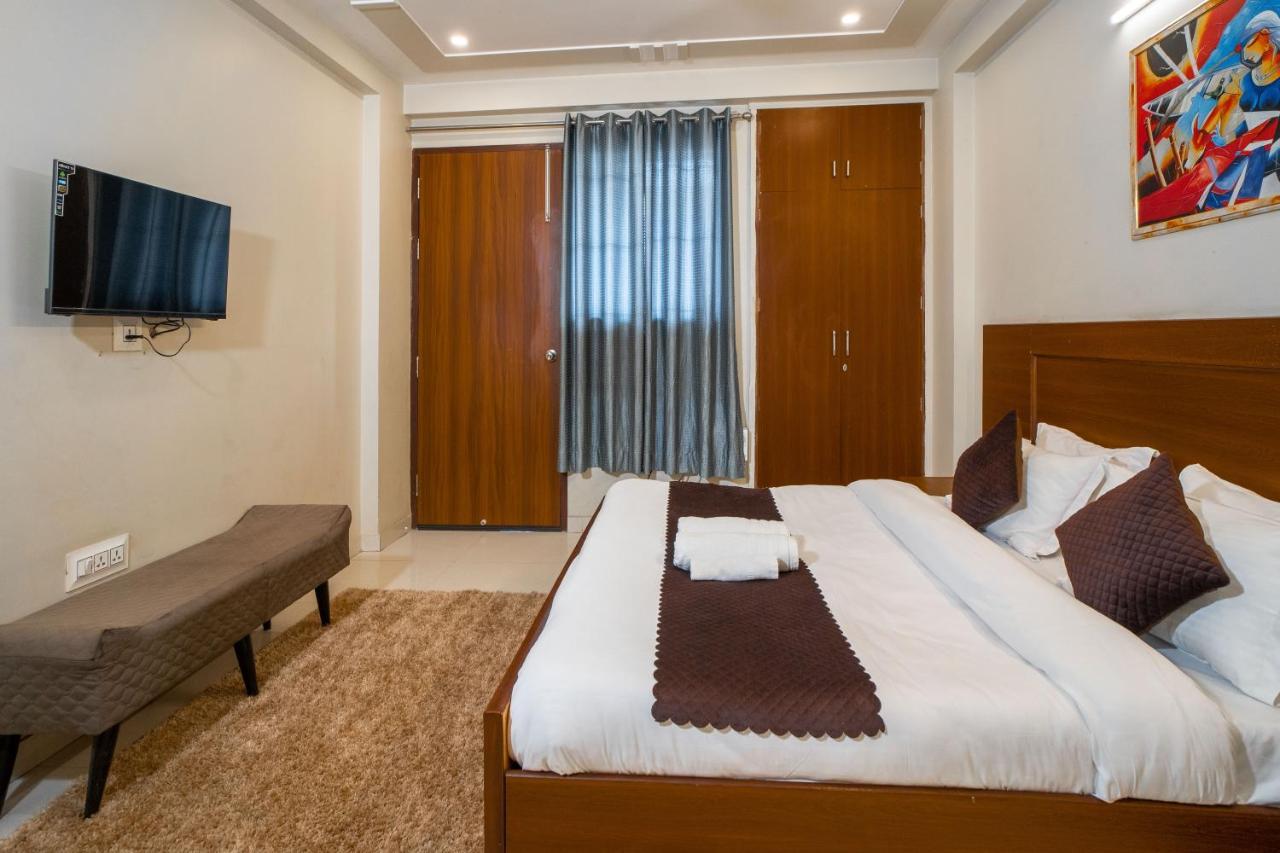 The Lodgers 2 Bhk Serviced Apartment Infront Of Artemis Hospital Гургаон Екстериор снимка